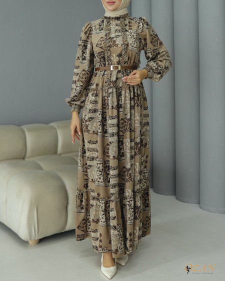 فستان مدرّج مع حزام