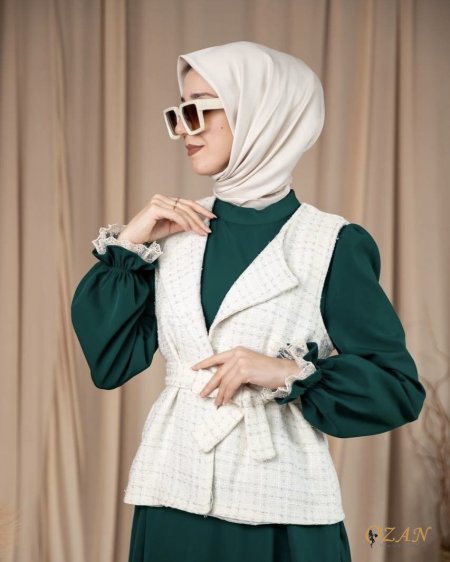 اخضر زُمرّدي