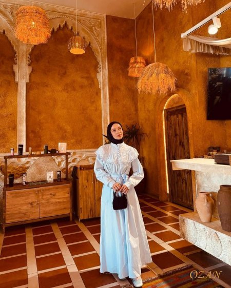 فستان بياقة كشكش