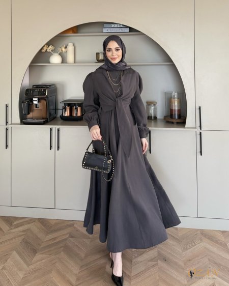 رمادي غامق